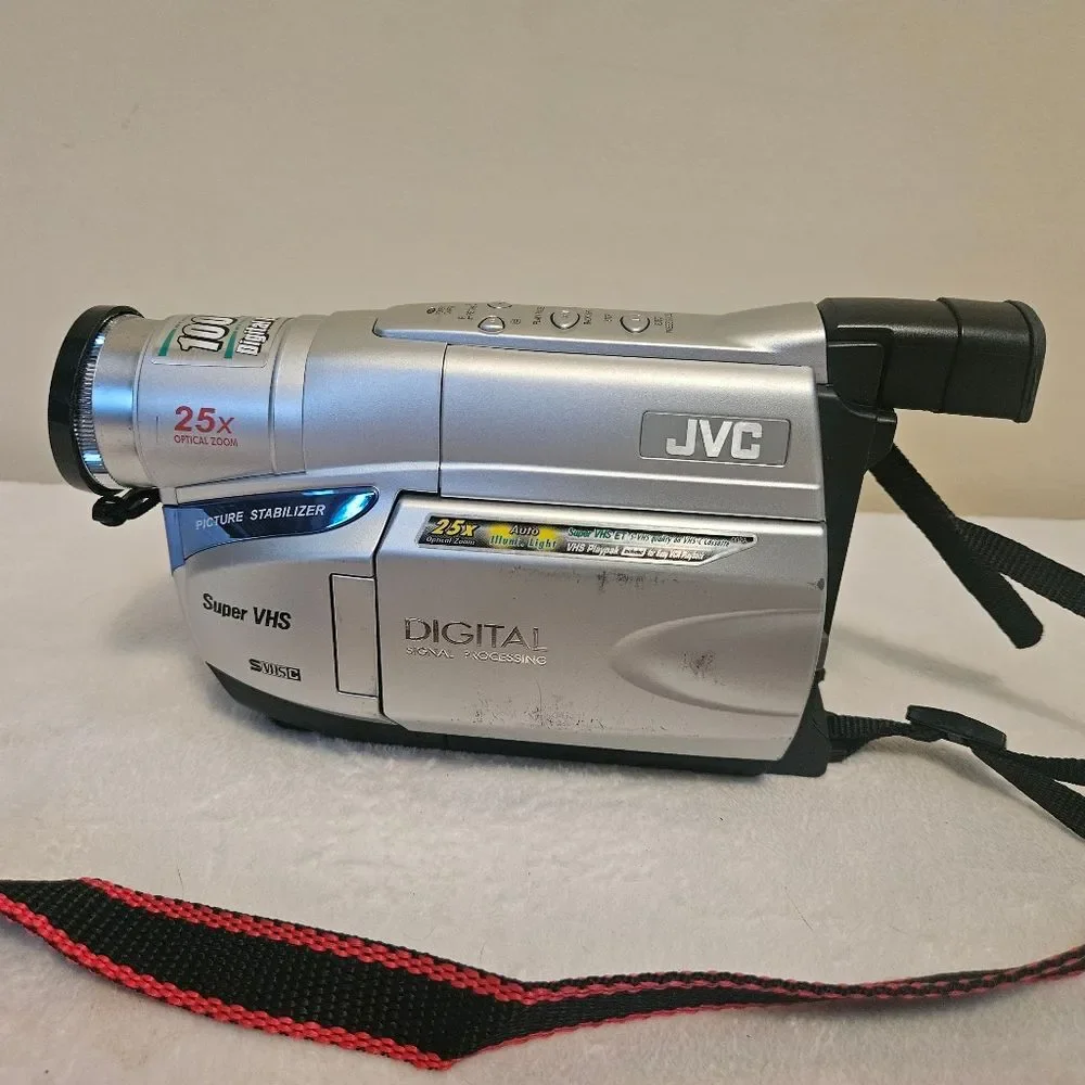 JVC Compact VHS Camcorder C Model GR-SXM38U With Strap FOR PARTS/REPAIR UNTESTED